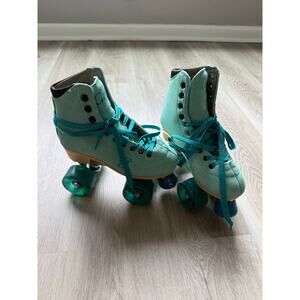 Candi Grl 4 wheel roller derby skates, teal, women's size 5, roller skates
